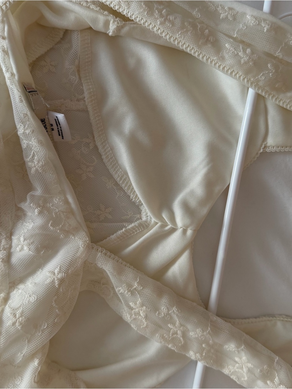 Kimchi Blue Cream Floral Lace Top - Picture 4 of 6
